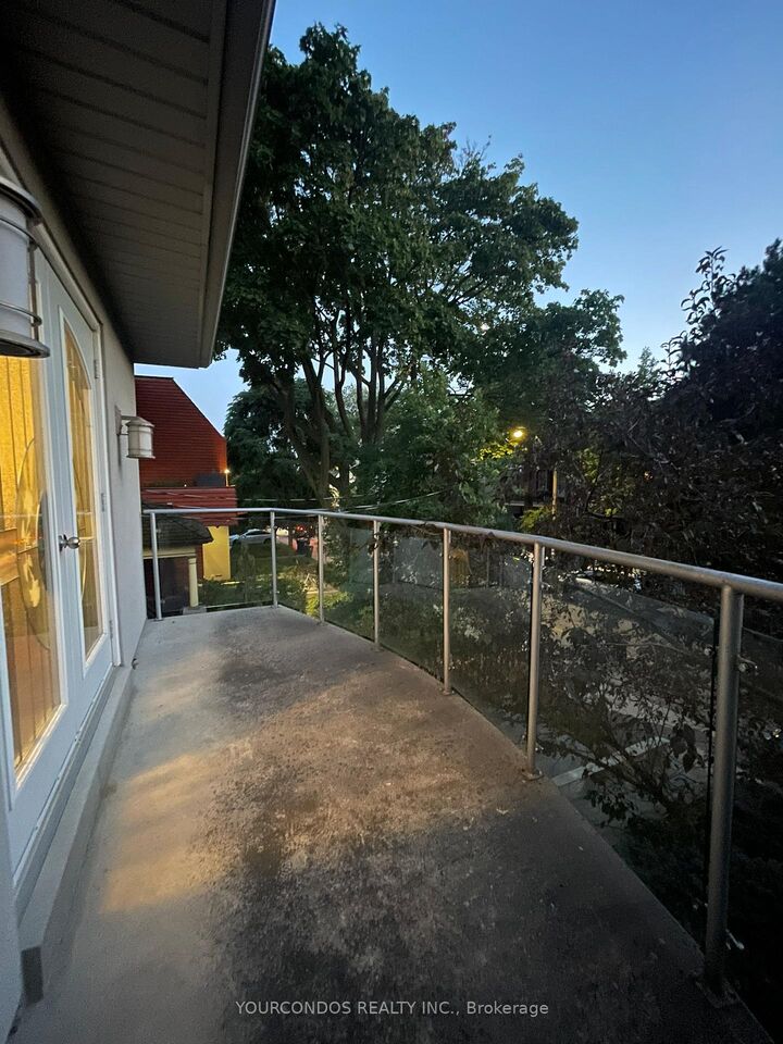 Property Photo:  193 Brunswick Avenue Upper A &Amp B  ON M5S 2M4 