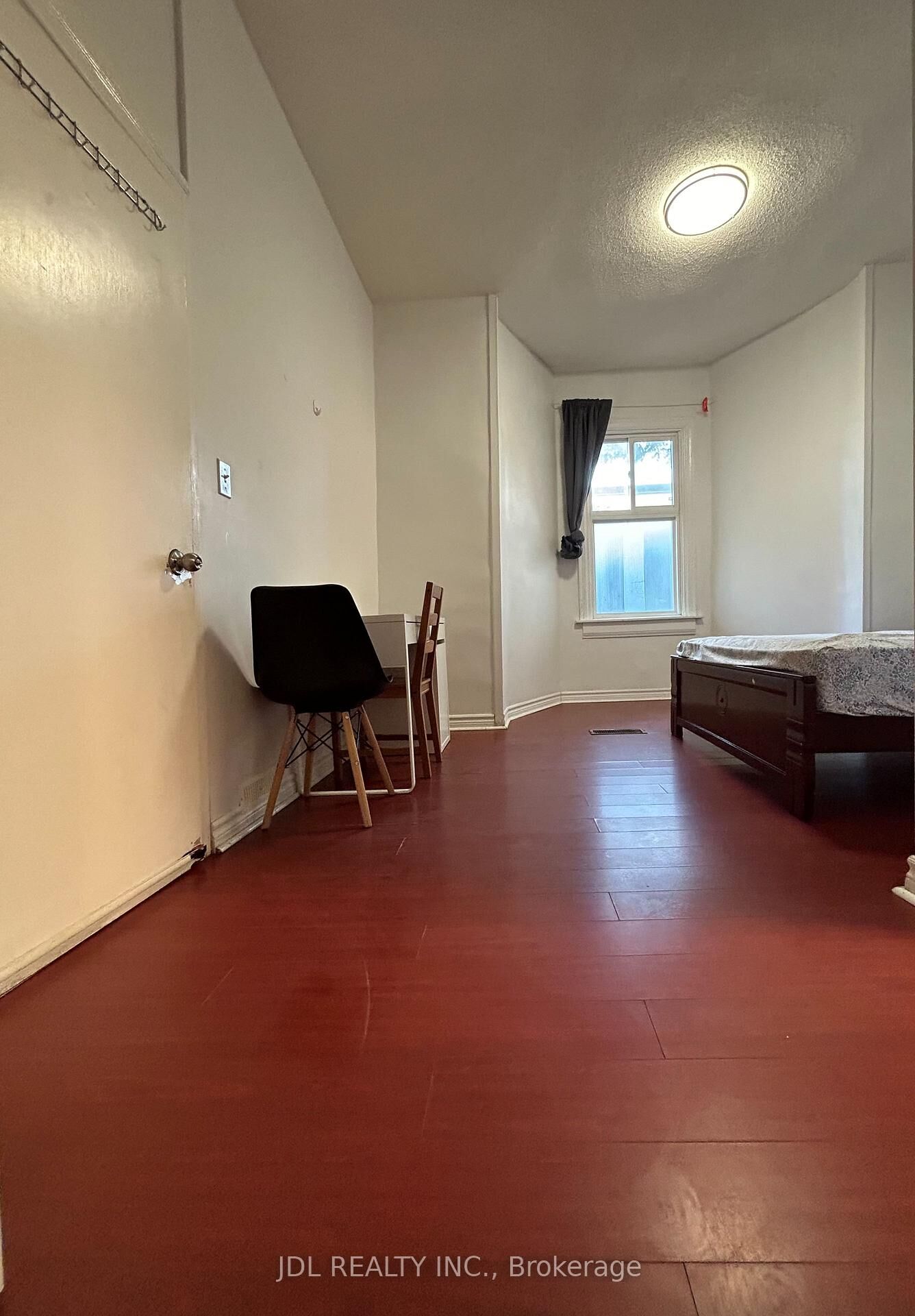 Property Photo:  4 Fitzroy Terr Terrace Suite Aa, Main Floor  ON M5T 2K3 