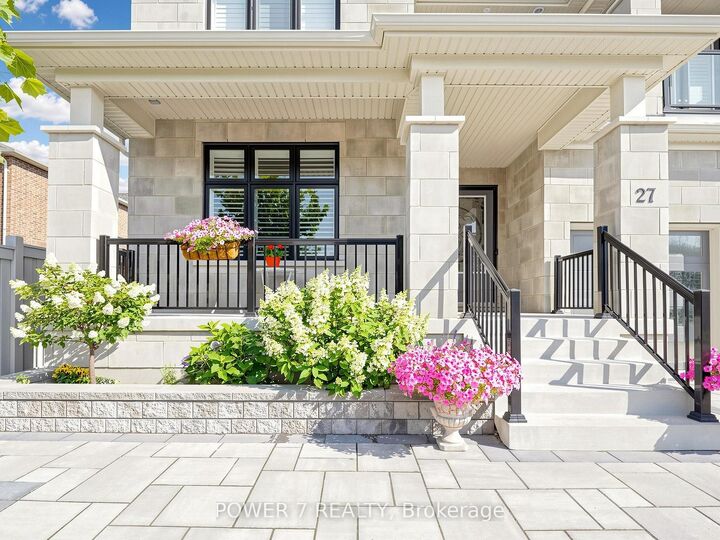 Property Photo: 27 Joiner Circle ON L4A 4W9
