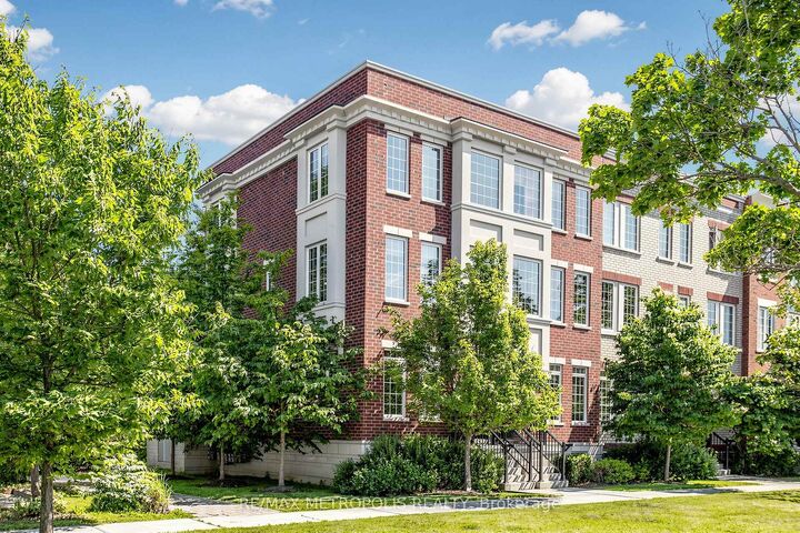Property Photo:  4715 Kingston Road 2  ON M1E 2R1 
