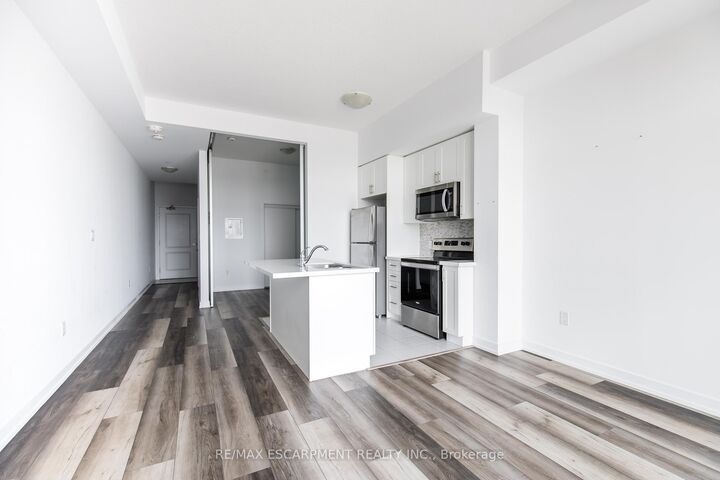 450 Dundas Street E 416 — photo 1