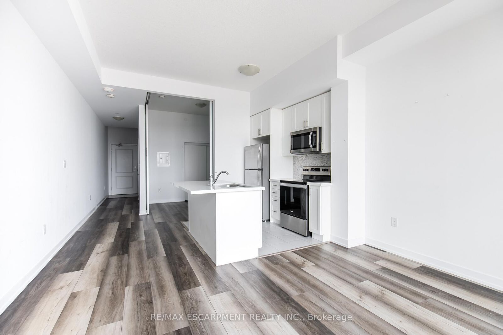 Property Photo: 450 Dundas Street E 416 ON L8B 1Z2