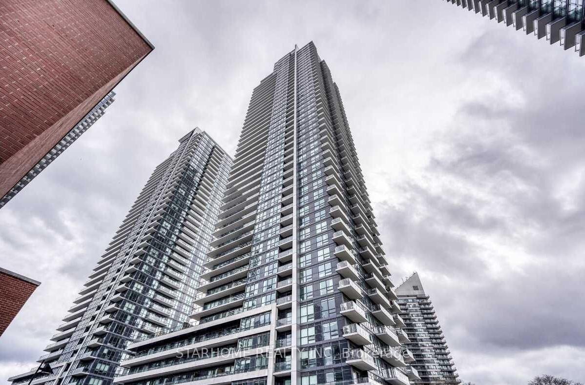 Photo de la propriété: 2220 Lake Shore Boulevard W 1810 ON M8V 0C1