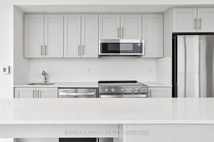 Property Photo:  1063 Douglas McCurdy Common 1104  ON L5G 0C5 