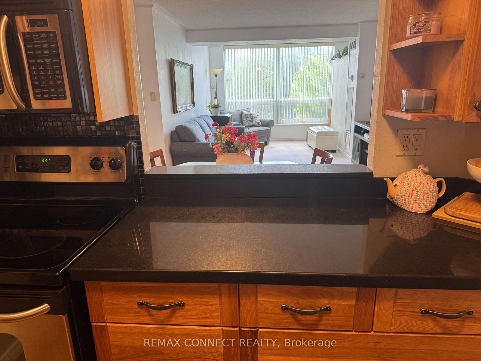 Property Photo: 326 Major Mackenzie Drive E 221 ON L4C 8T4