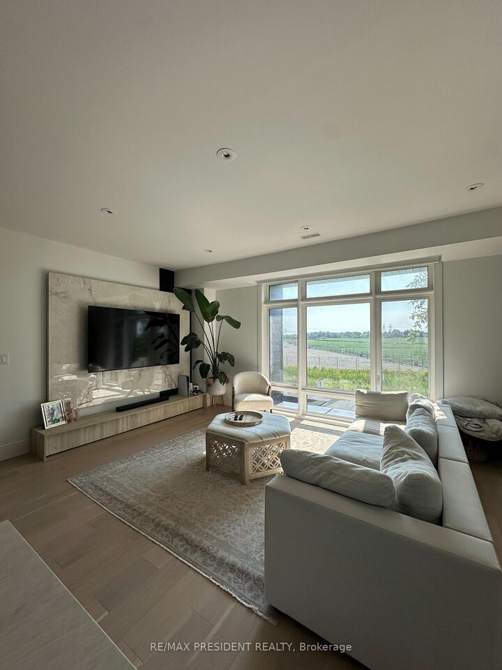 Property Photo: 63 Holyrood Crescent ON L4H 5G2