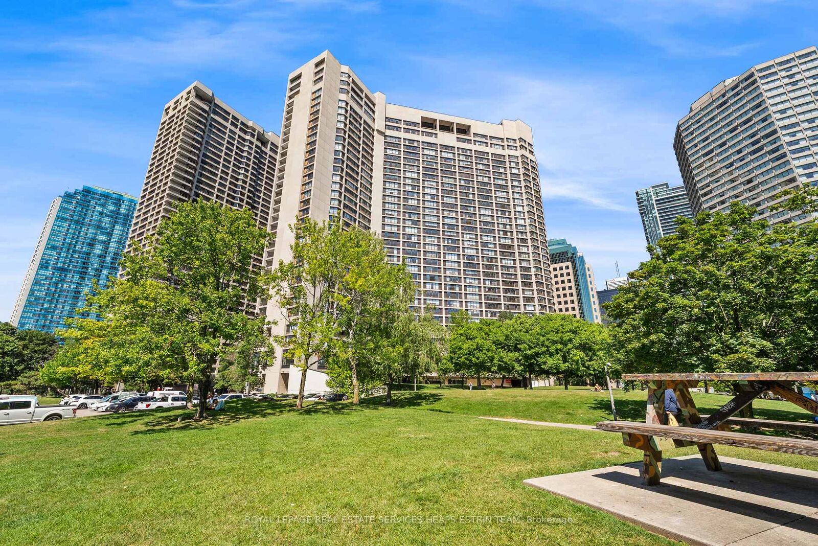 Property Photo:  33 Harbour Square #411  ON M5J 2G2 
