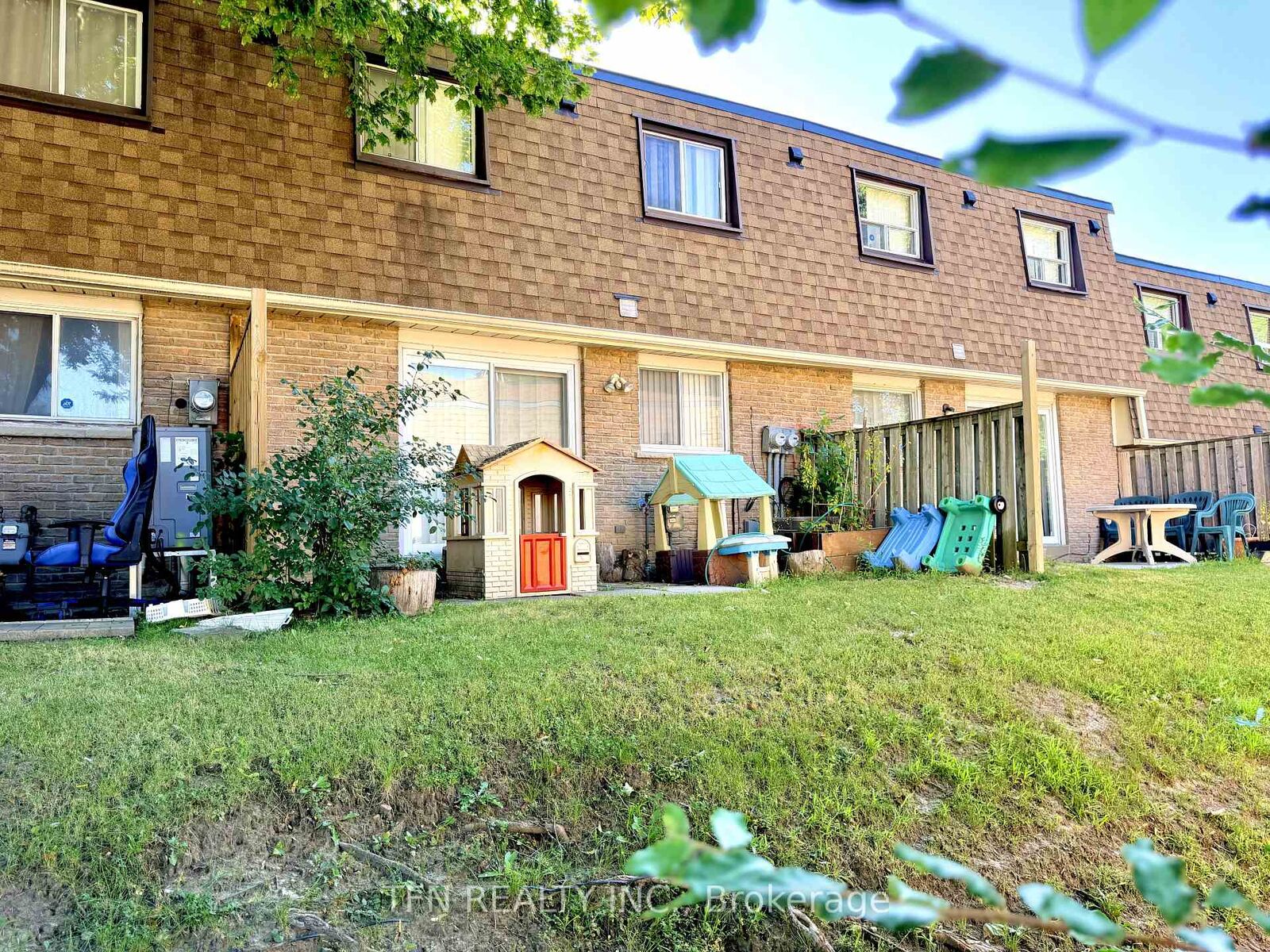Property Photo:  121 L'Amoreaux Drive 67  ON M1W 2J9 