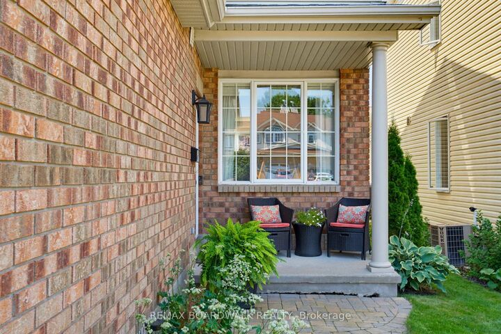 Property Photo:  1474 Bonneville Crescent  ON K1C 7N1 