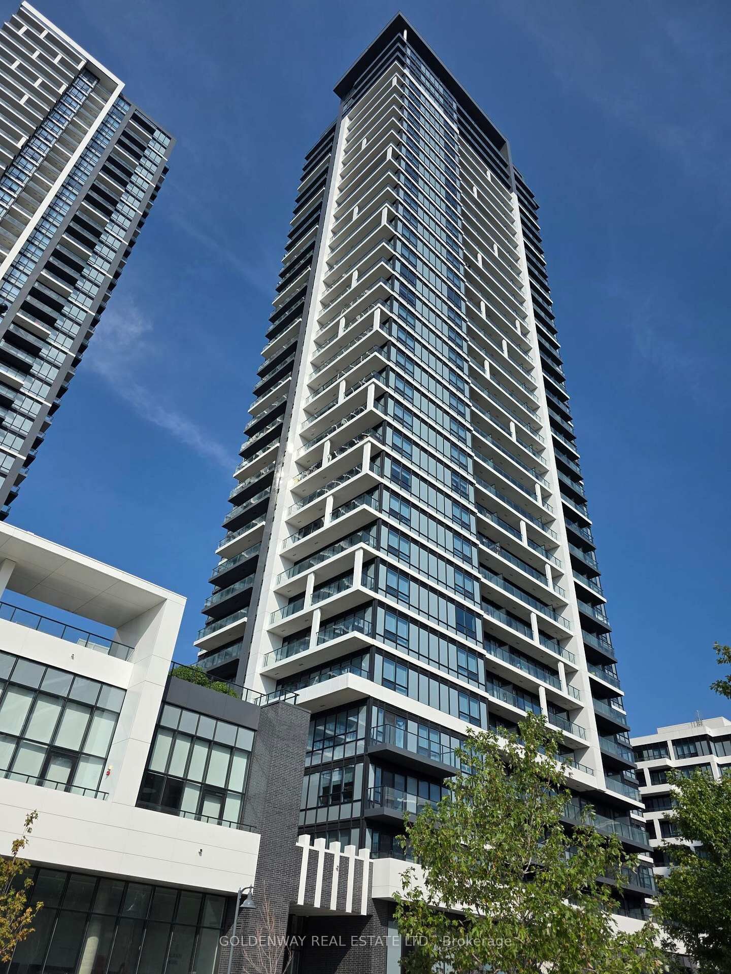 Property Photo: 18 Water Walk Drive 2202 ON L3R 6L5