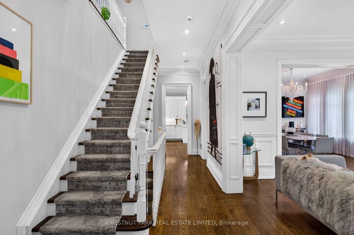 Photo de la propriété: 83 Binscarth Road ON M4W 1Y3