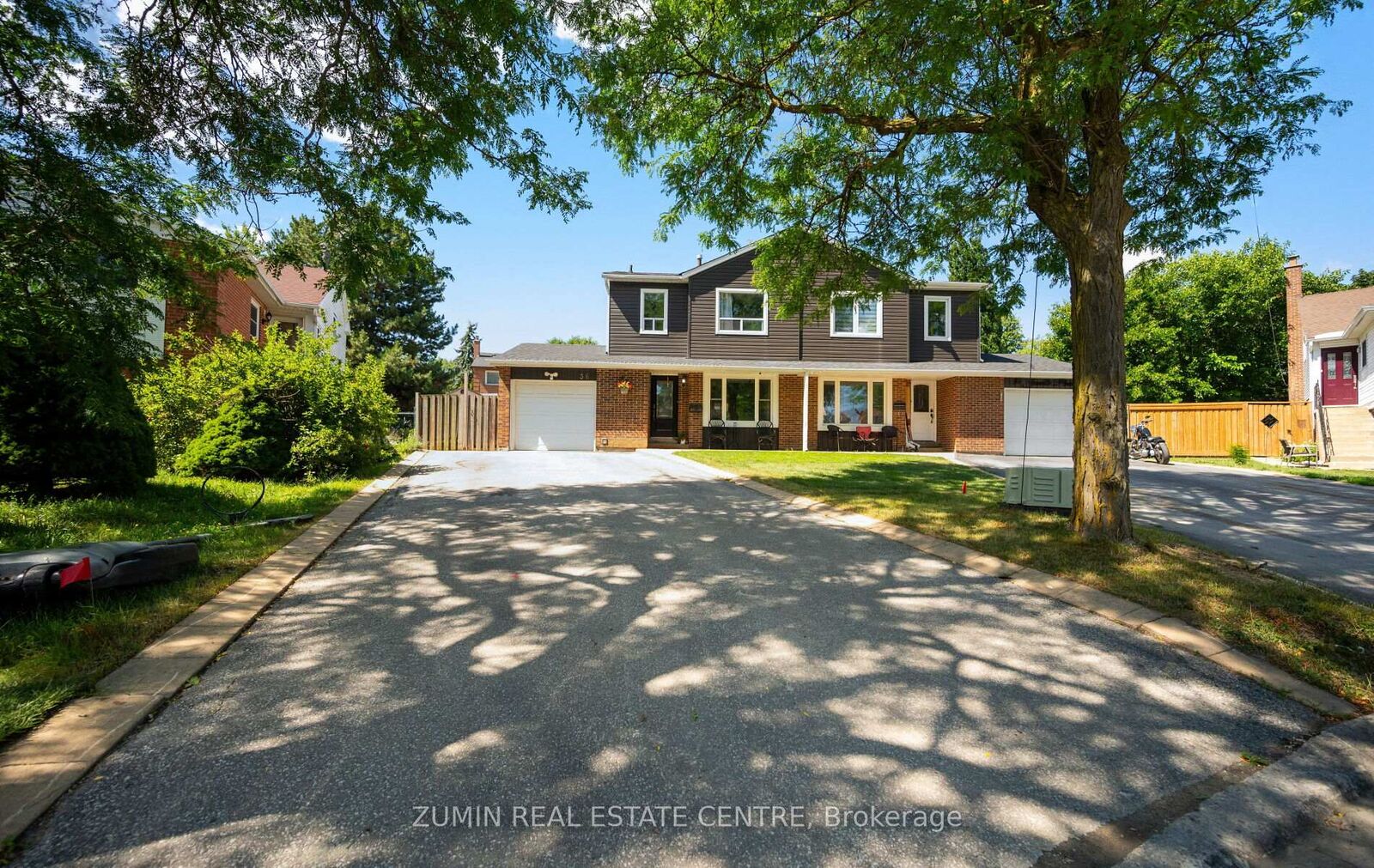 Property Photo:  36 Jeanette Place  ON L6S 3H6 