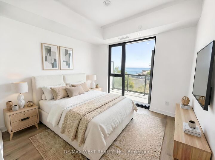 Property Photo:  2075 Lakeshore Road 310  ON L7R 1E2 