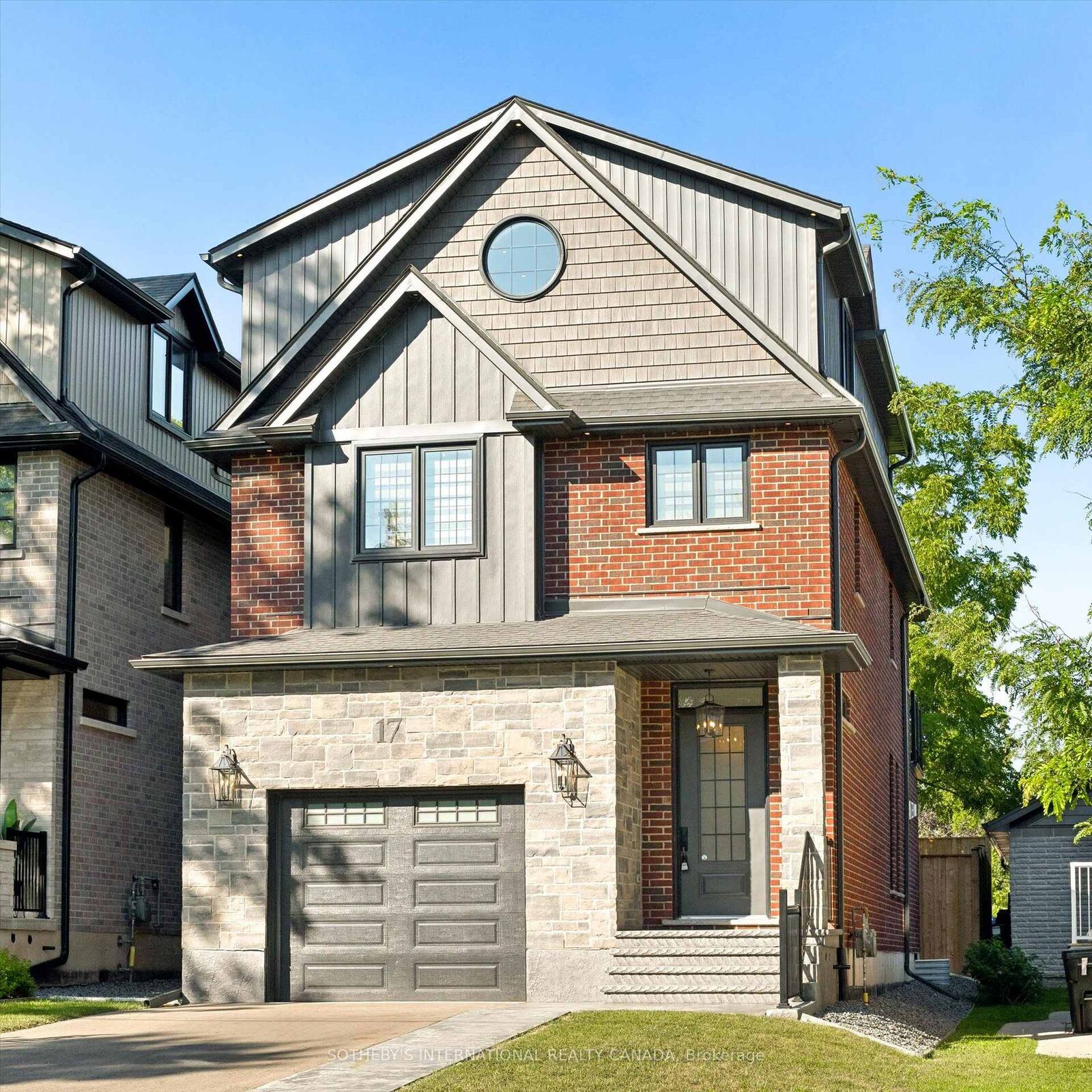 Property Photo:  17 Avondale Avenue S  ON N2L 2B5 