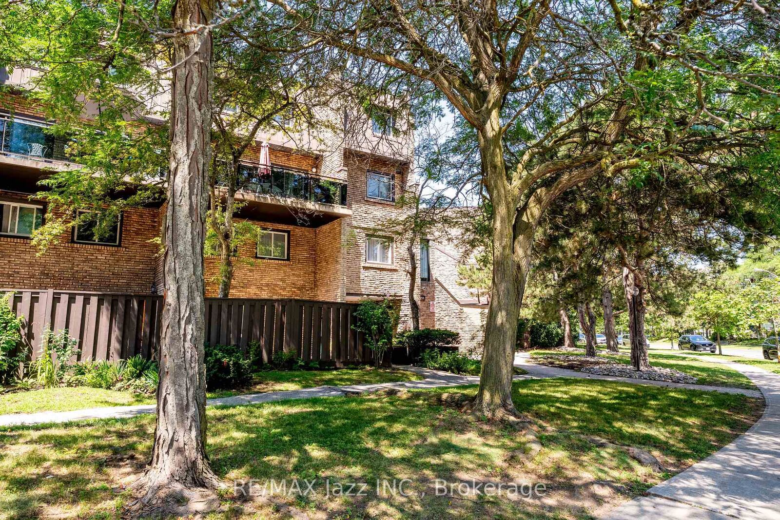 Property Photo: 120 Ling Road 38 ON M1E 4V9