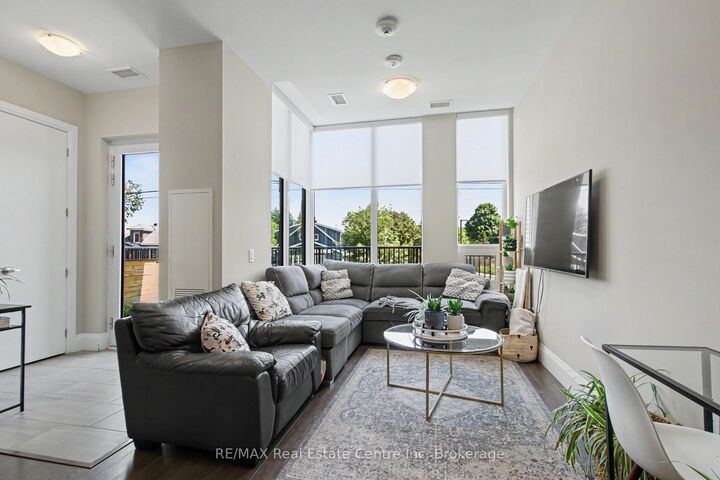 Property Photo:  73 Arthur Street S 102  ON N1E 0S6 