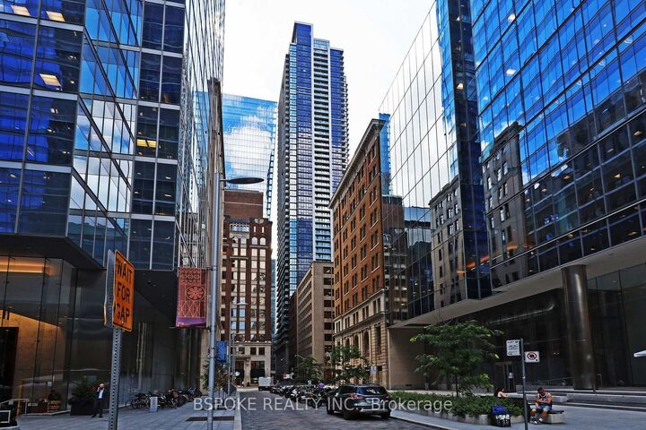 Property Photo:  70 Temperance Street 4207  ON M5H 0B1 