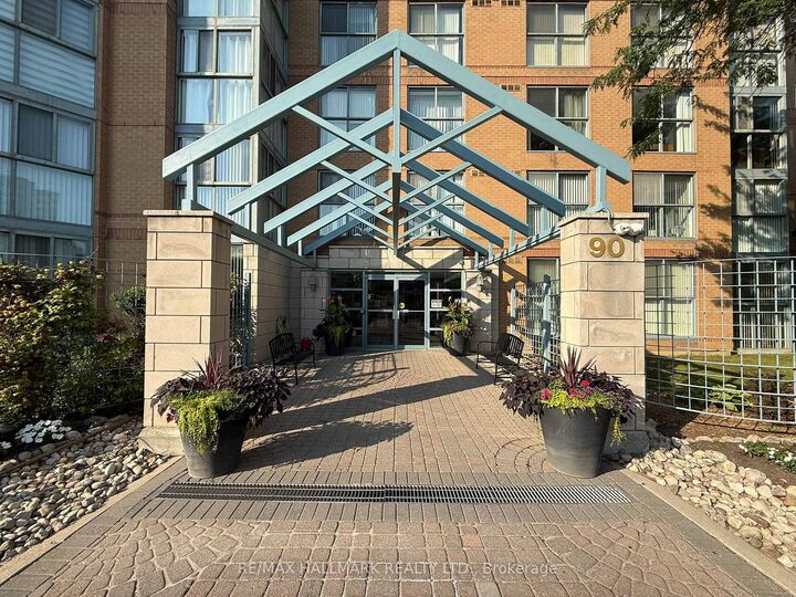 Property Photo:  90 Dale Avenue 1502  ON M1J 3N4 