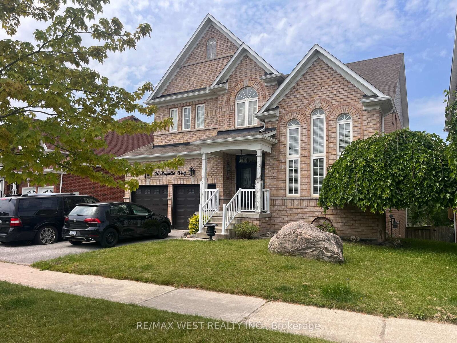 Property Photo: 20 Regalia Way ON L4M 7H7
