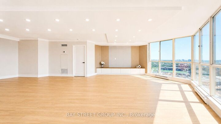 Property Photo: 85 Skymark Drive 2201 ON M2H 3P2