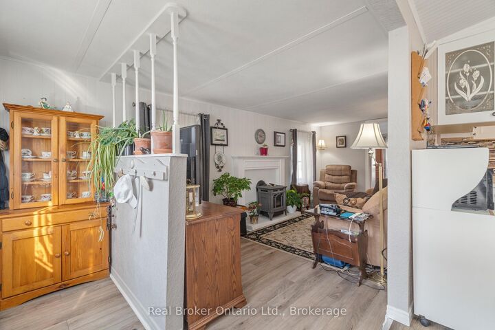 Property Photo:  524 Poplar Place  ON N0B 1J0 