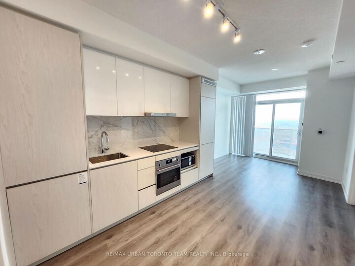 Property Photo:  28 Interchange Way 2511  ON L4K 0P8 