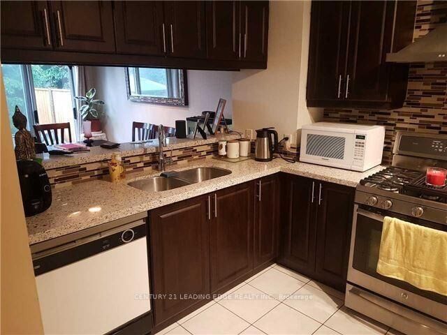 Property Photo:  2080 Leanne Boulevard 84  ON L5K 2S6 