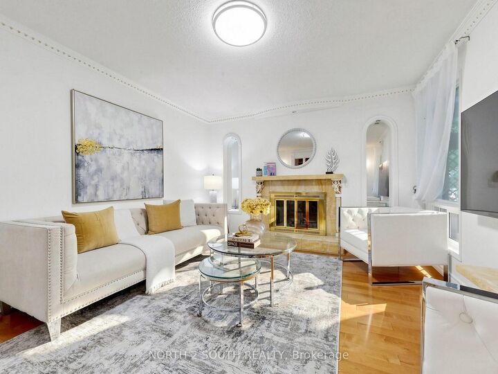 Property Photo: 19 Roosevelt Drive ON L4C 6V1