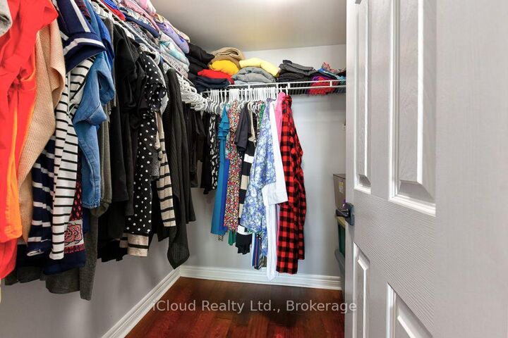 Property Photo:  156 Enfield Place 1902  ON L5B 4L8 