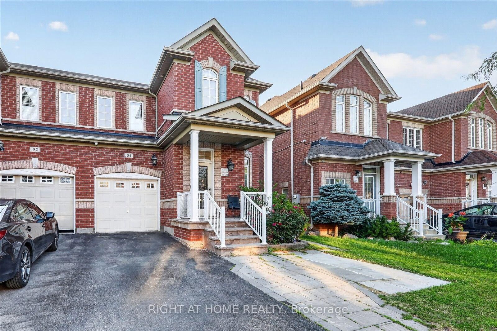 Property Photo:  54 Boundbrook Drive Main  ON L7A 0L9 