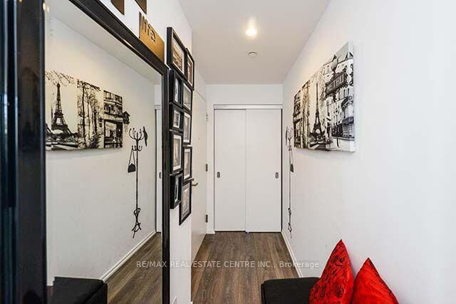 Property Photo: 75 St Nicholas Street 2507 ON M4Y 0A5