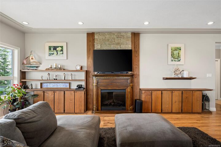 Property Photo: 5763 Island Hwy S BC V0R 3B0