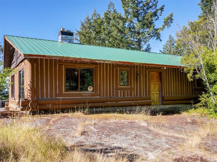 Property Photo: 5036 Glinz Lake Rd BC V9Z 0E3