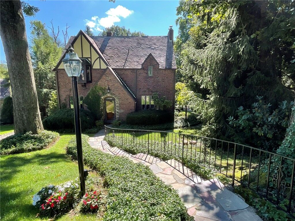 Property Photo: 1080 Woodberry Rd PA 15068