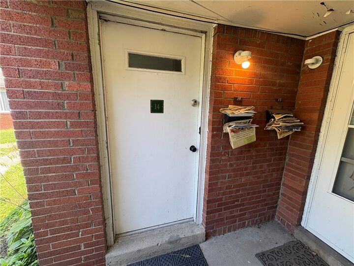 Property Photo:  1 Penn Ridge Ct 14  PA 15235 