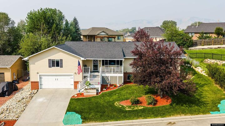 Property Photo: 906 Delaware Dr WY 82834