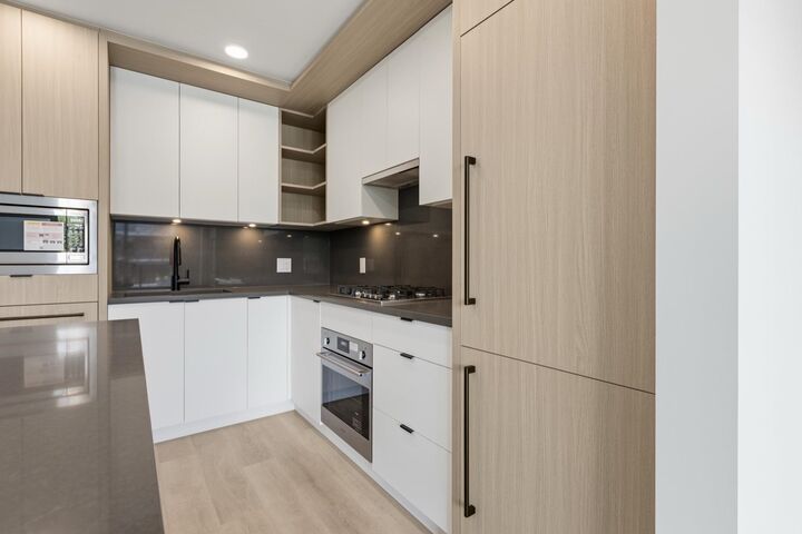 Property Photo: 2268 E Broadway 404 BC V5N 0L2