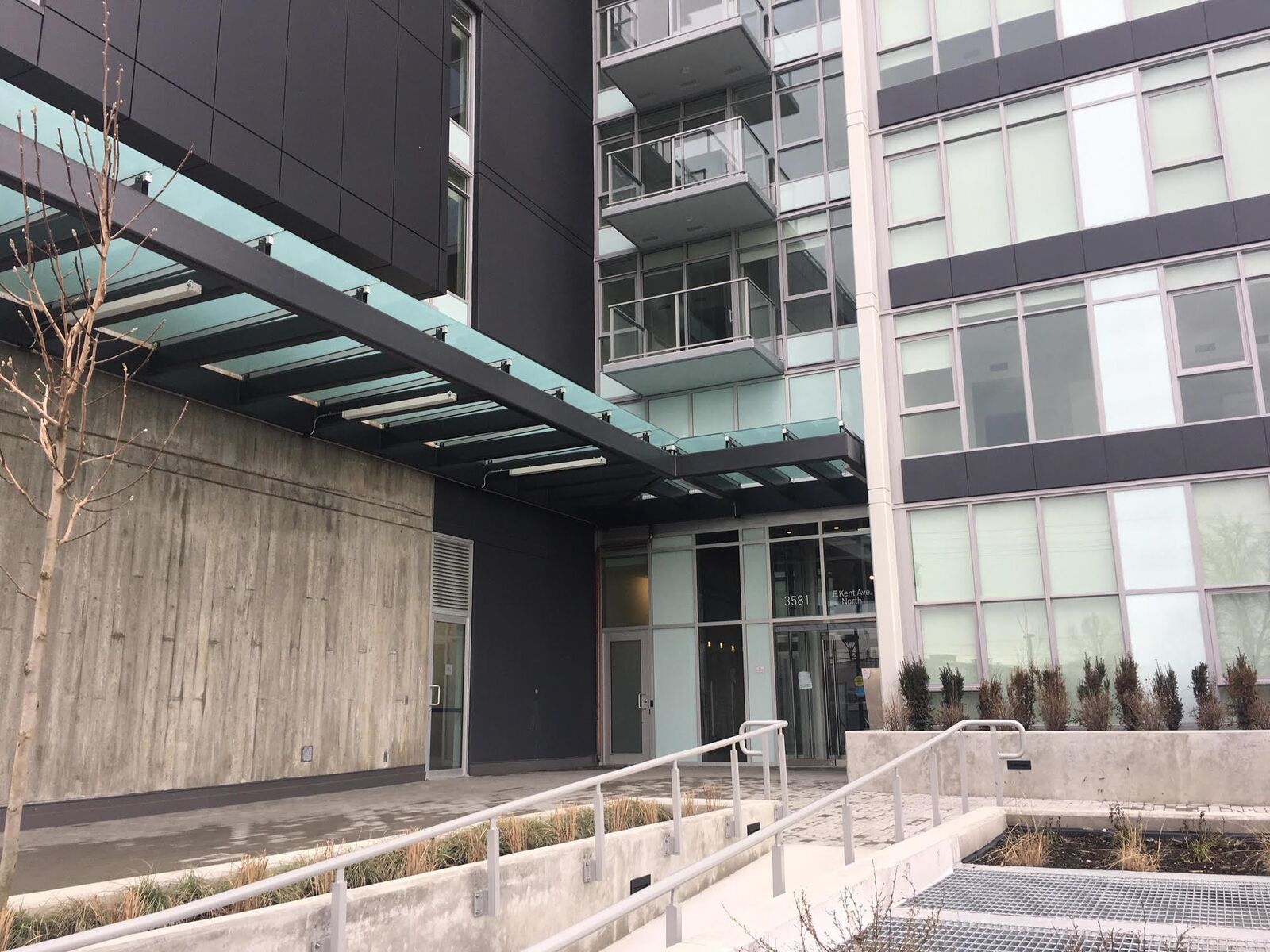Property Photo: 3581 E Kent Avenue North Avenue 1002 BC V5S 0H6