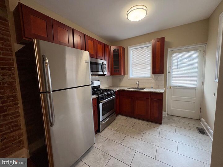 Property Photo: 2524 S Darien Street PA 19148