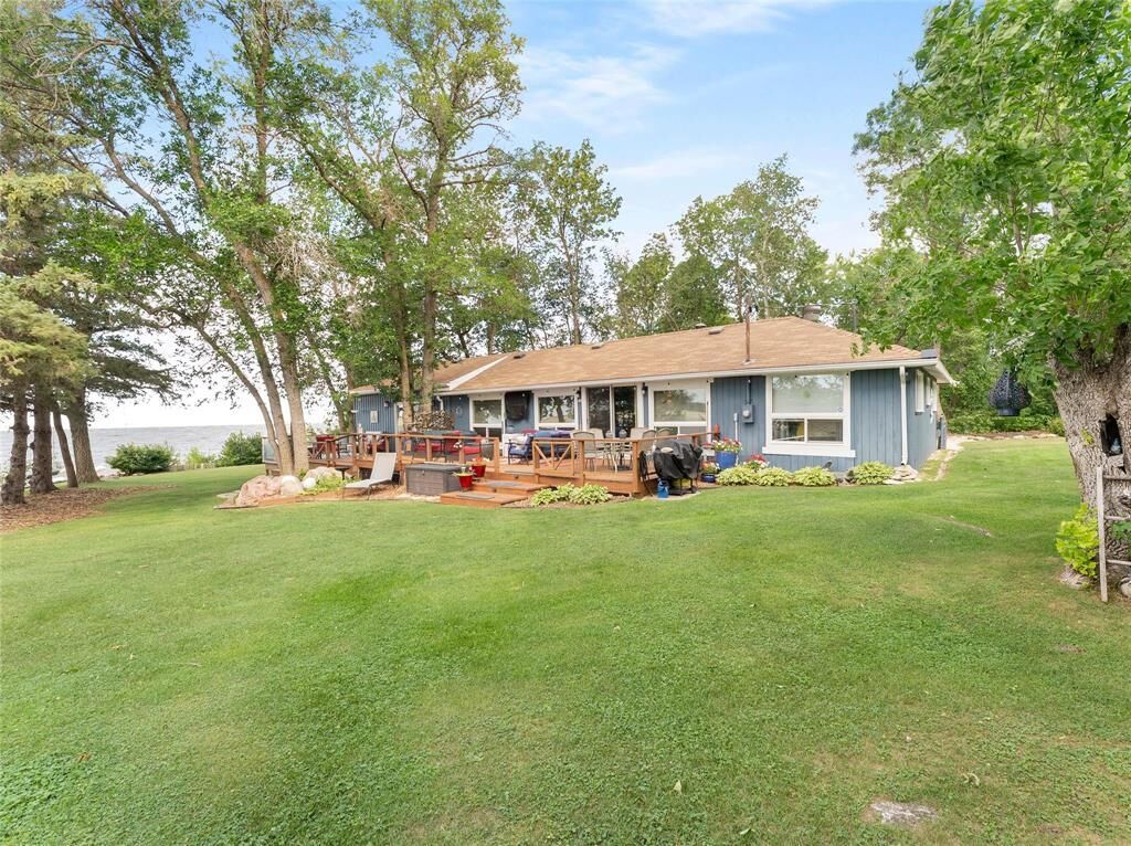 Property Photo: 12 Splitpoint Road MB R0E 2A0