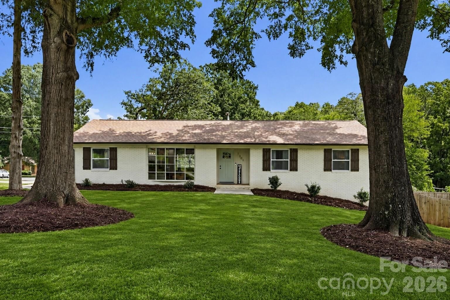 Property Photo: 1301 Manchester Lane NC 28227