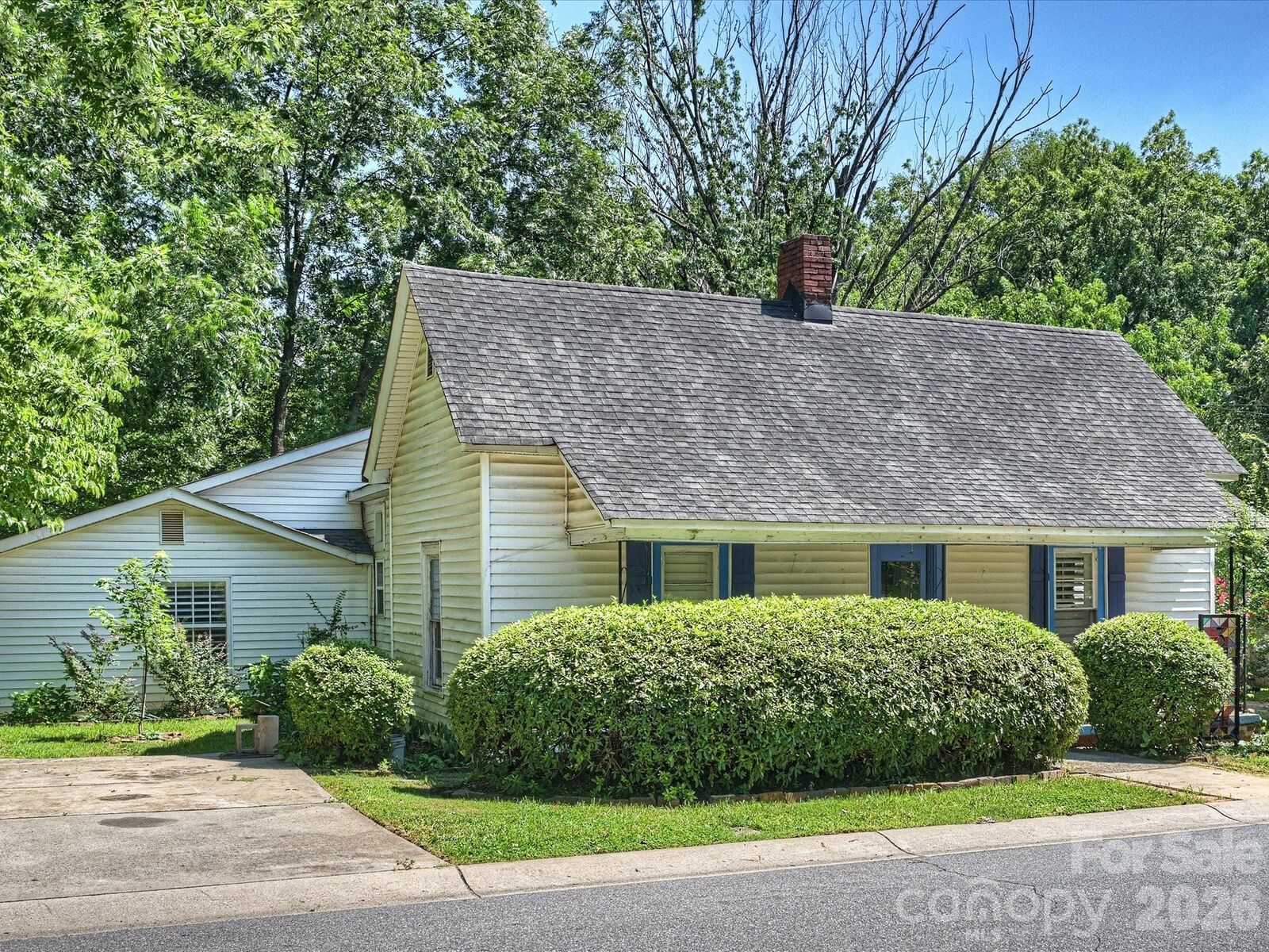 Property Photo:  3014 Yadkin Avenue  NC 28205 
