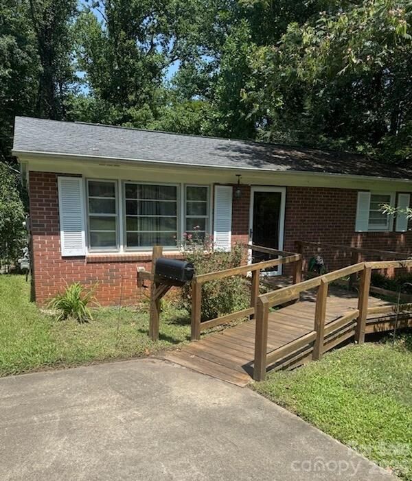 Property Photo:  411 Holly Hills Road  NC 28034 