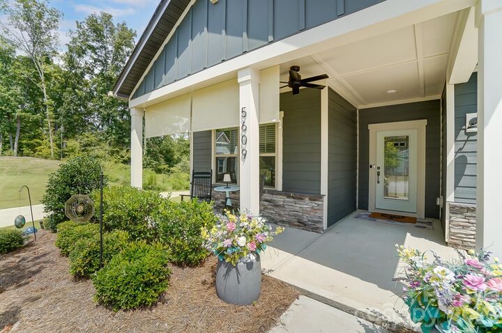 Property Photo:  5609 Lavaux Court  NC 28214 