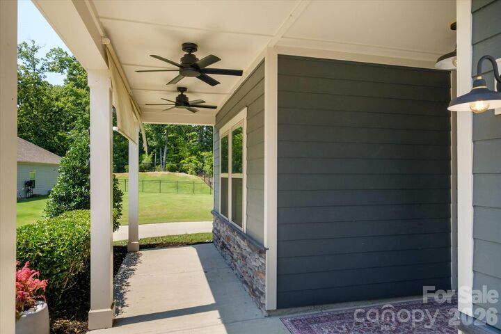 Property Photo: 5609 Lavaux Court NC 28214