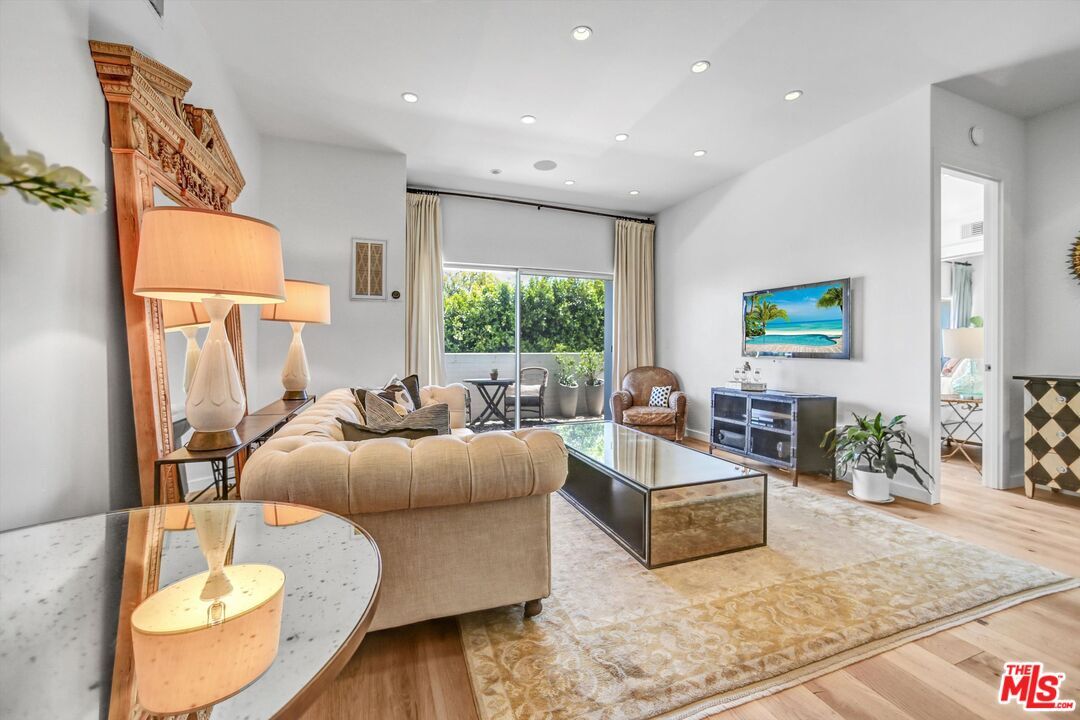Property Photo:  999 N Doheny Dr, Unit 106  CA 90069 