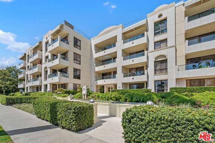 Property Photo:  701 Ocean Ave, Unit 110  CA 90402 