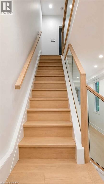 Property Photo:  561 Wentworth Street North  ON L8L 5X3 