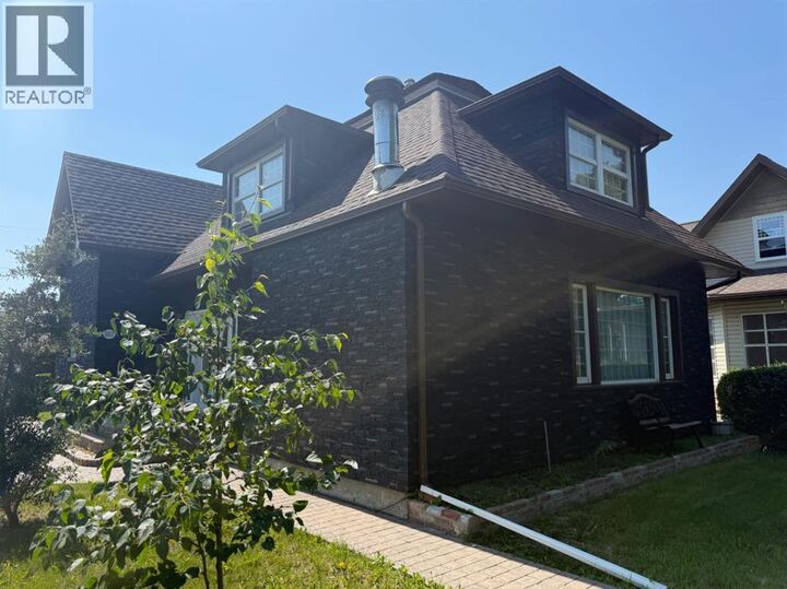 Property Photo:  1037 4 Avenue  AB T9W 1H1 