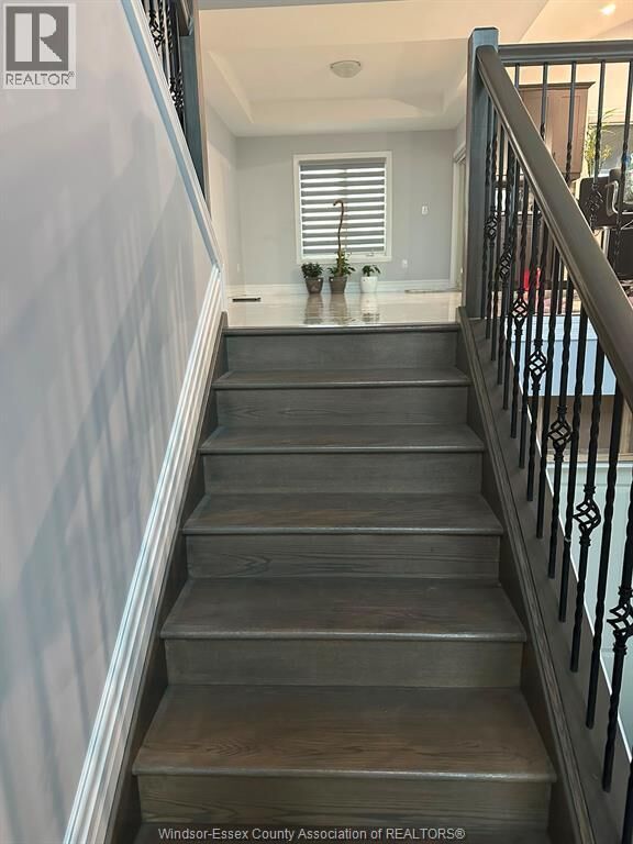 Property Photo:  112 Kingsbridge Drive Upper  ON N9V 4B6 